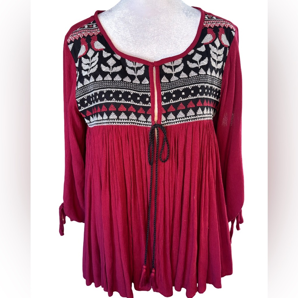 Tavisha Women’s Swing Style 3/4 Length Sleeve Embroidered Top In Burgundy. M